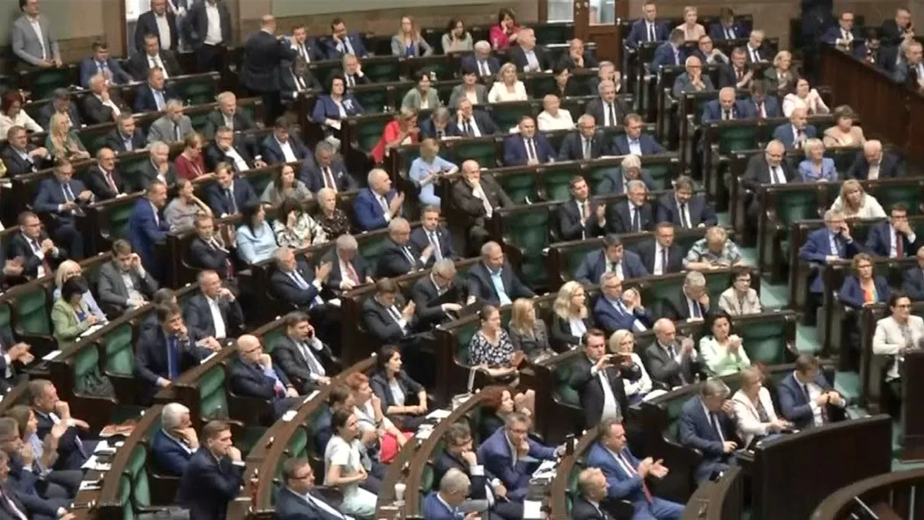 A távozni kívánó cégeket, és az emigrálókat is megsarcolná a kormány