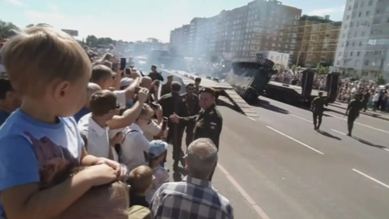 Megcsúszó tank okozott balesetet Oroszországban