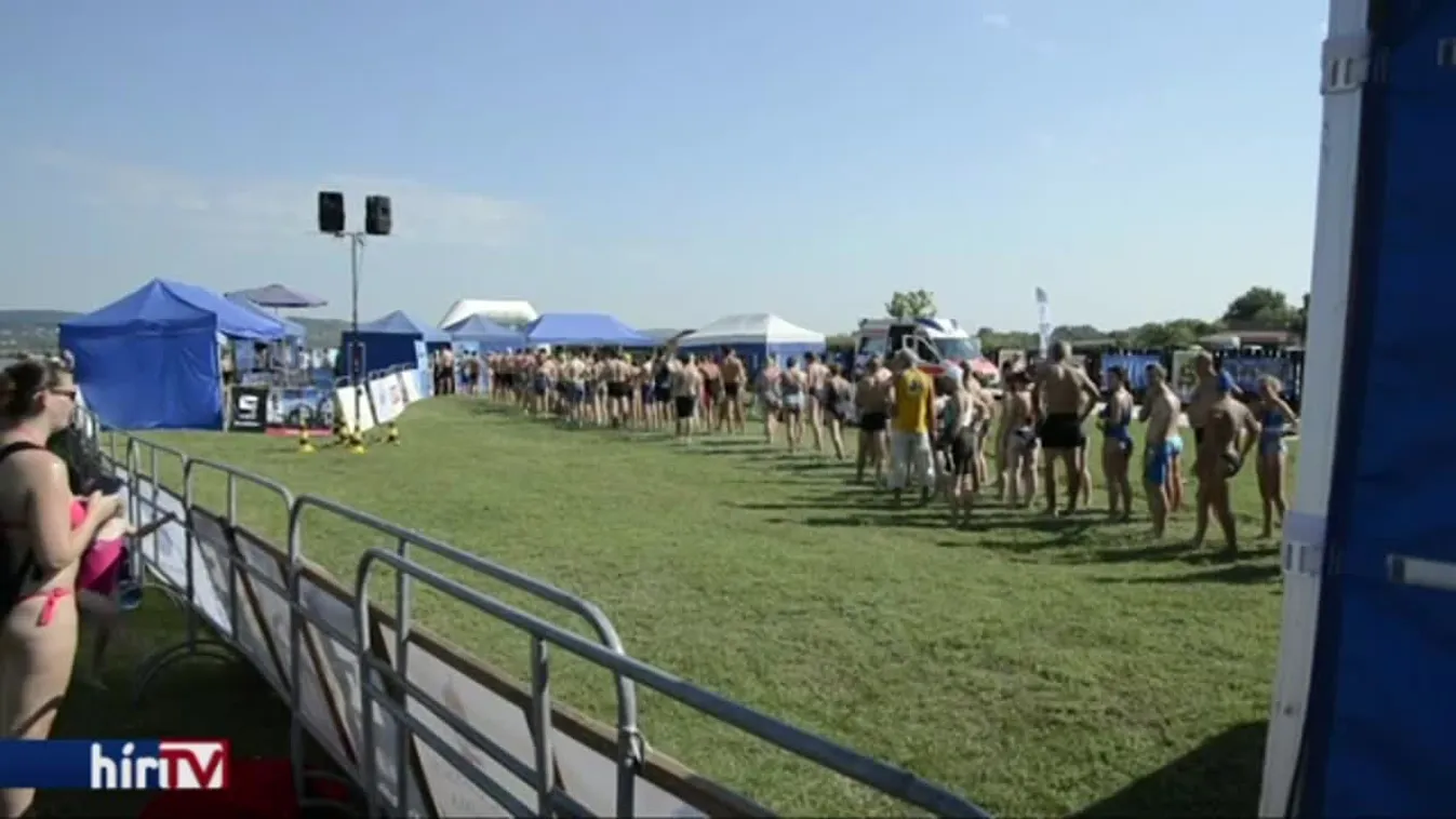 Tóátúszás és triatlon: kígyózott a sor a gárdonyi strandon