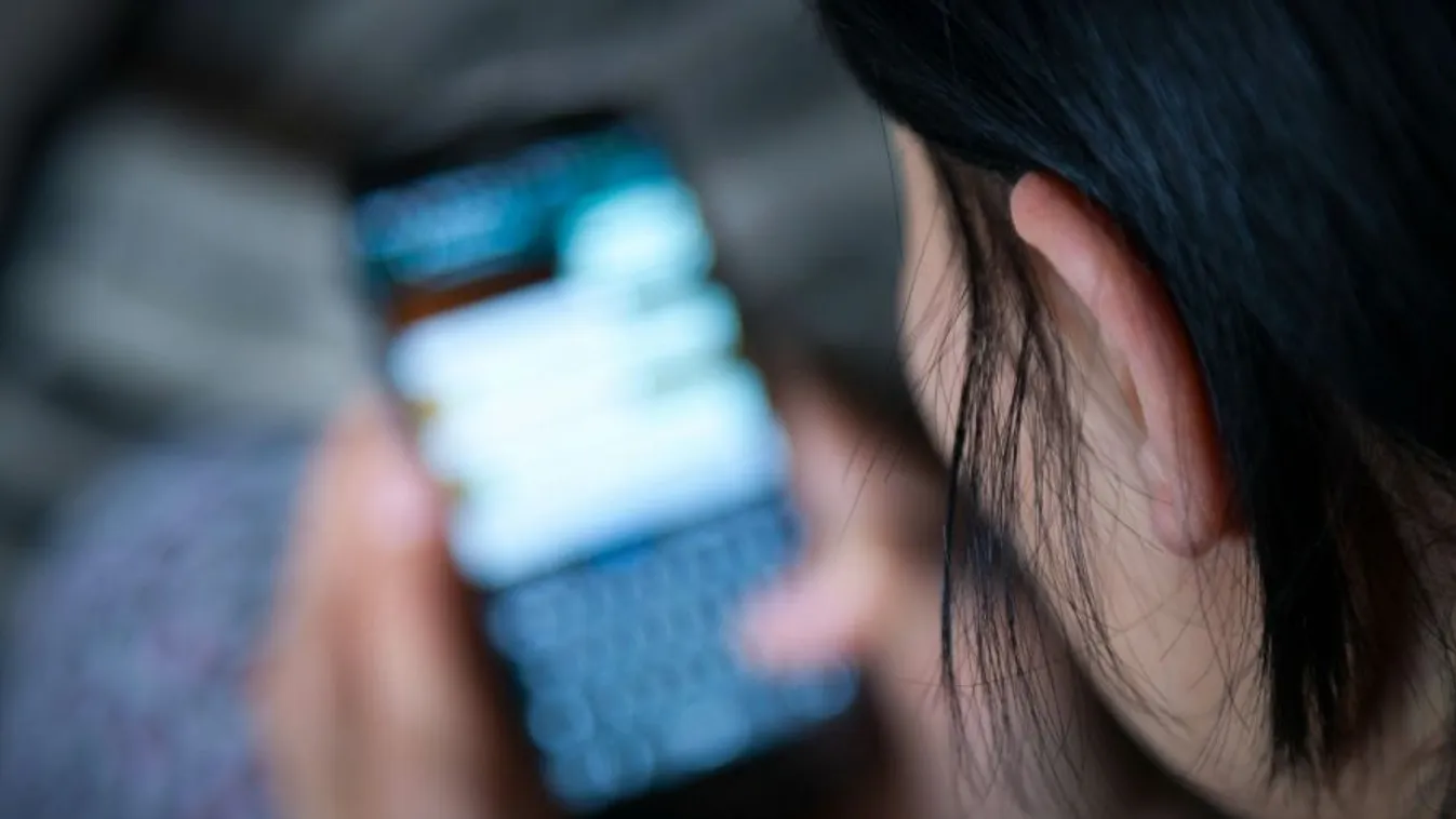 Lesújtó: Több mint hét órát nézik a képernyőt a 8 és 18 közötti fiatalok