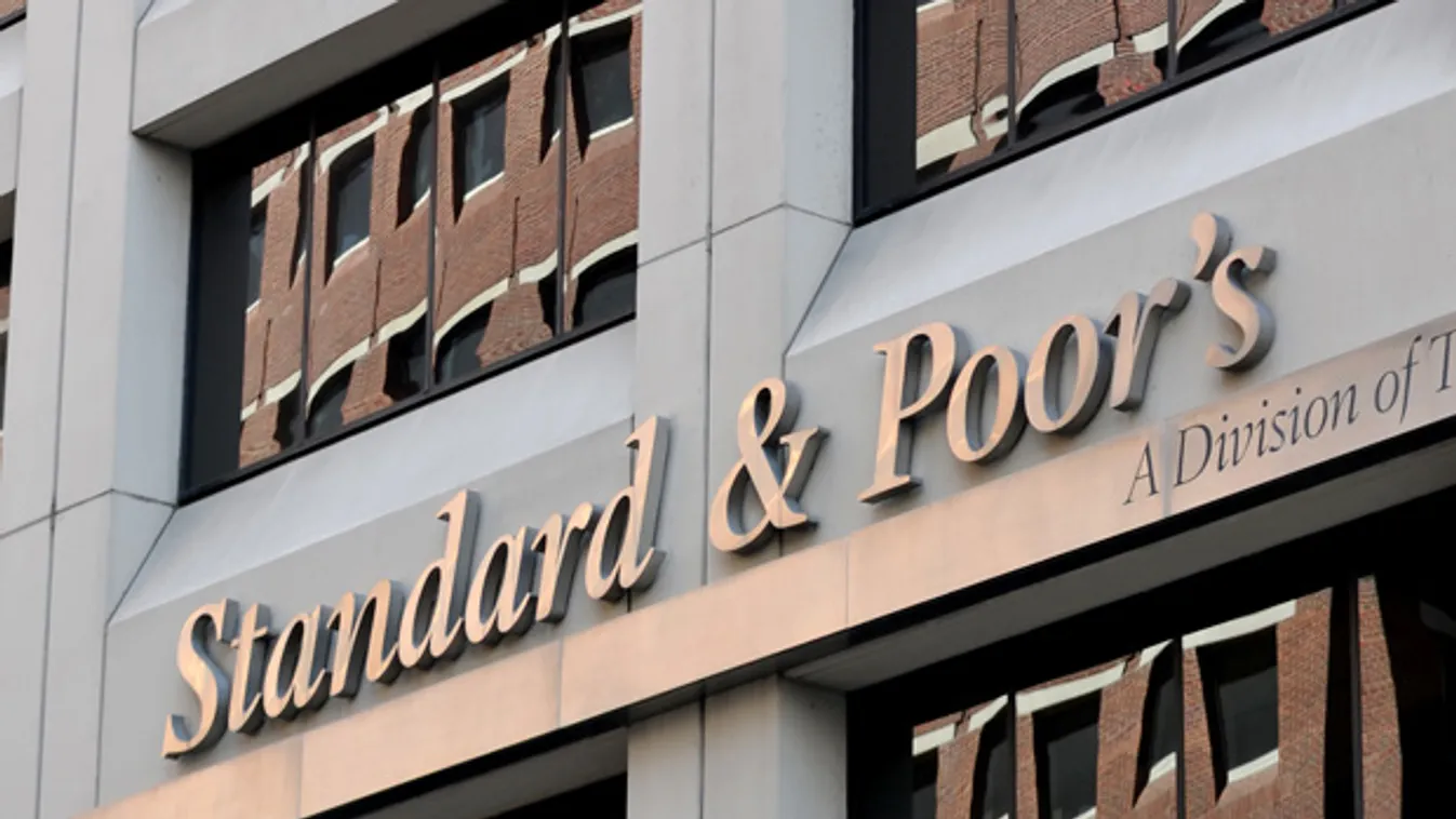 A S&P célkeresztjében Magyarország