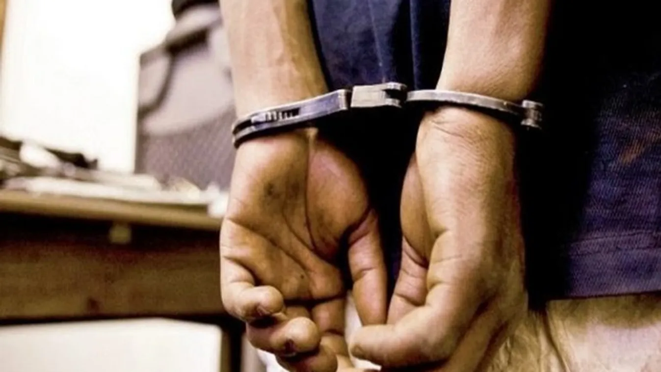 Egyszemélyes gyülekezésért lecsukták