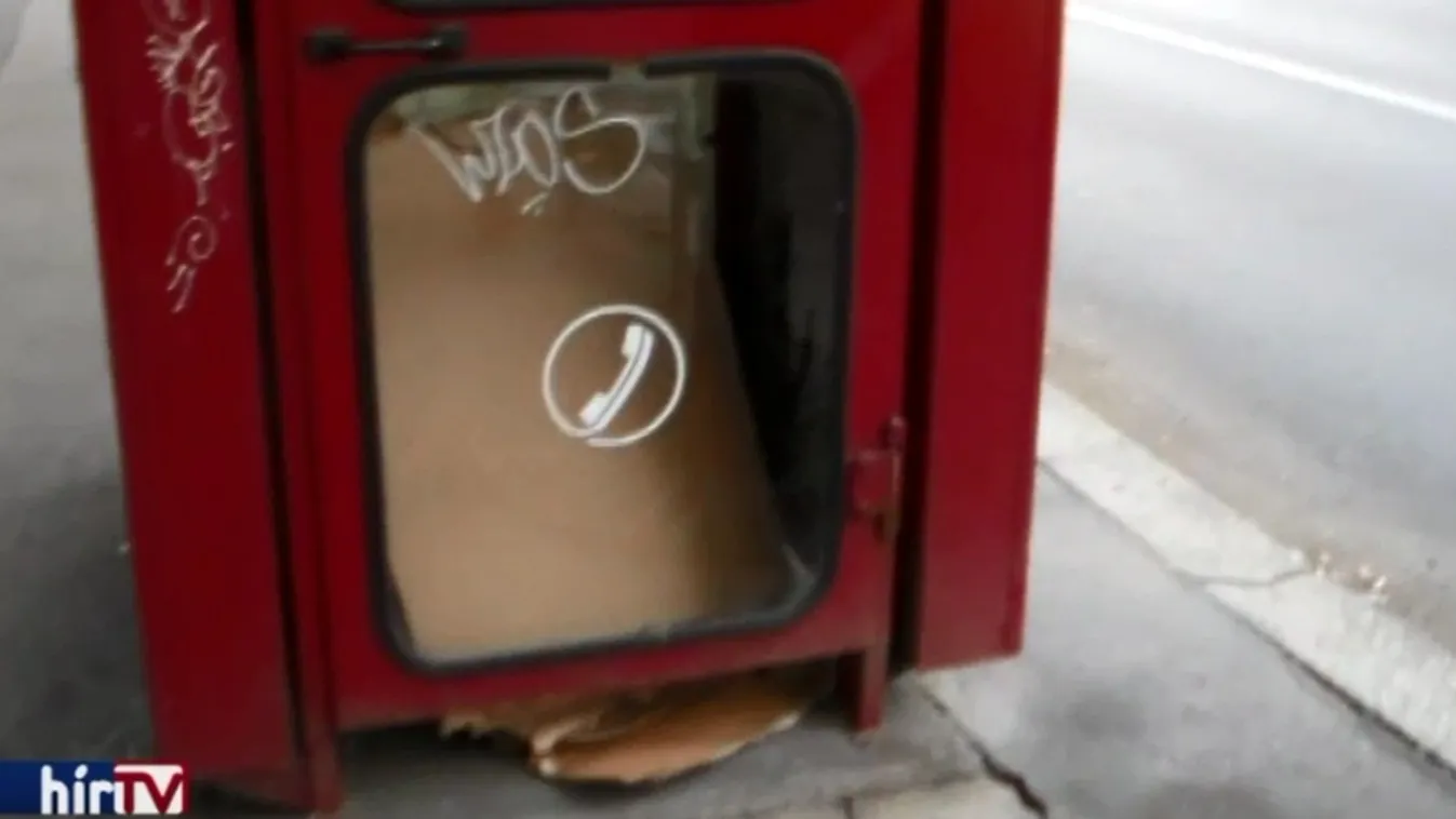 Gyalázatos állapotban vannak a telefonfülkék a Rákóczi úton