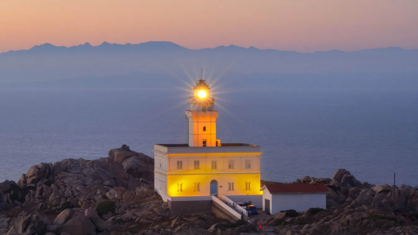 Becsomagolt kövekkel akarták elhagyni az országot, lecsaptak rájuk