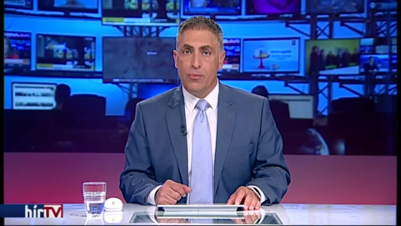 Kisgéppel repült a házának, hogy végezzen a családjával