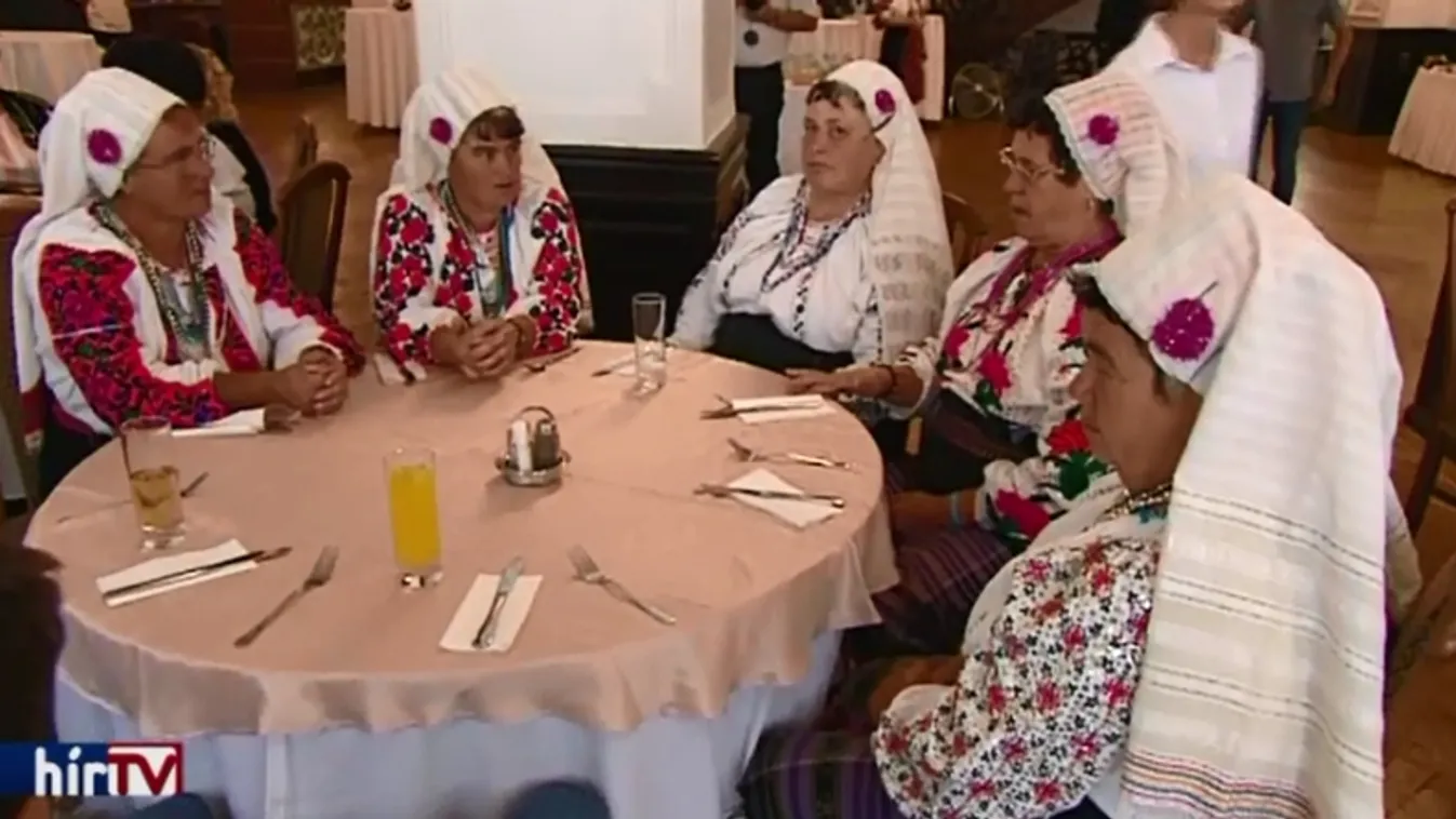 100 tagú csángó-csoportot fogadtak a Parlamentben