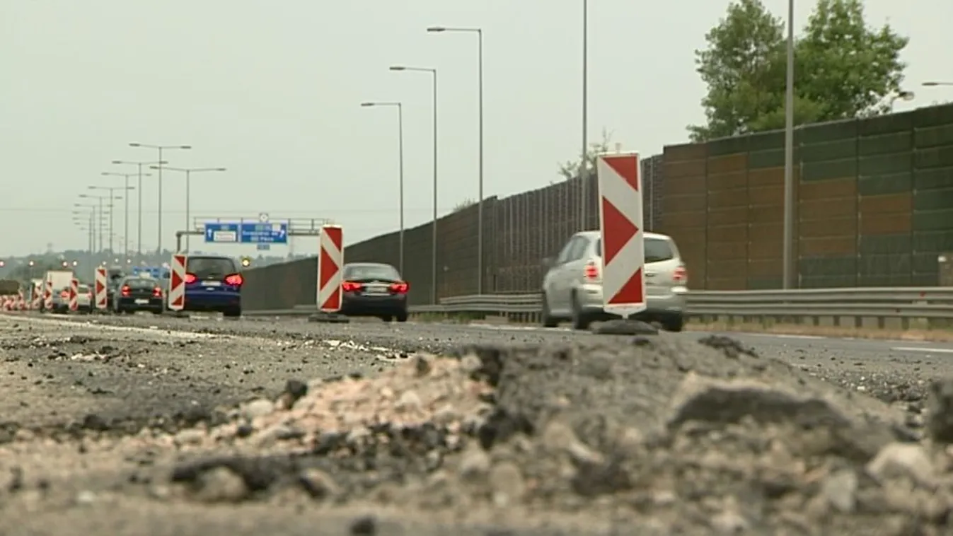 Dugóra készüljön: három helyett csak egy sávon lehet haladni