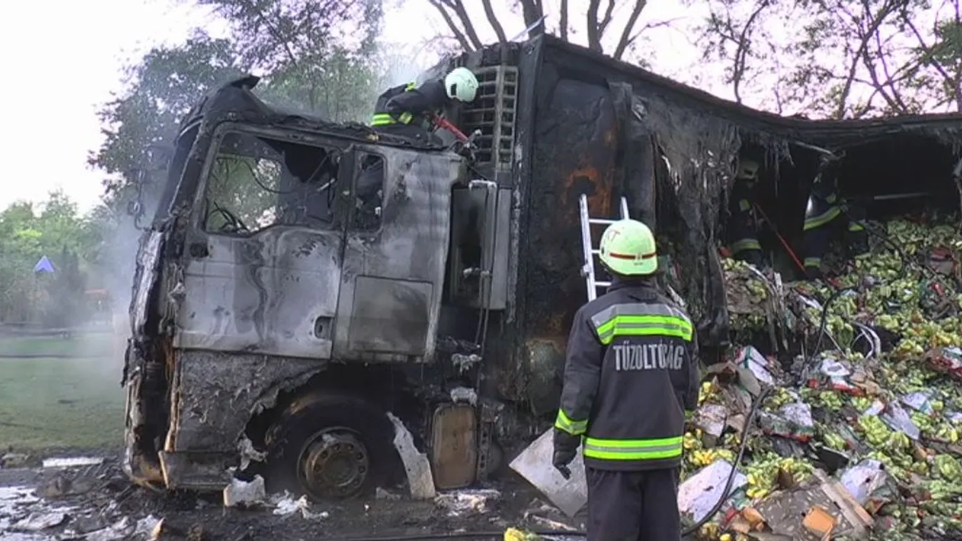 Teljesen kiégett egy kamion Kecskemét határában