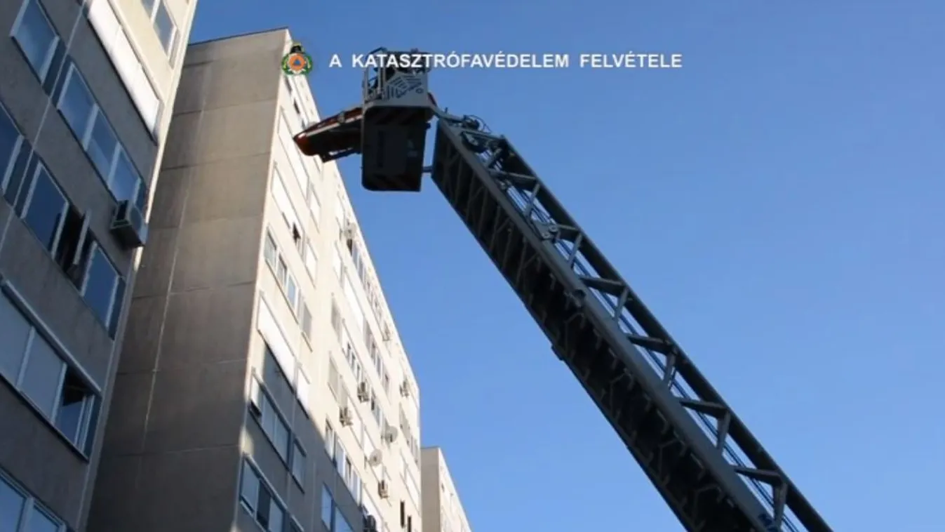 Daruskocsival kellett lehozni a nyolcadikról egy fekvőbeteget