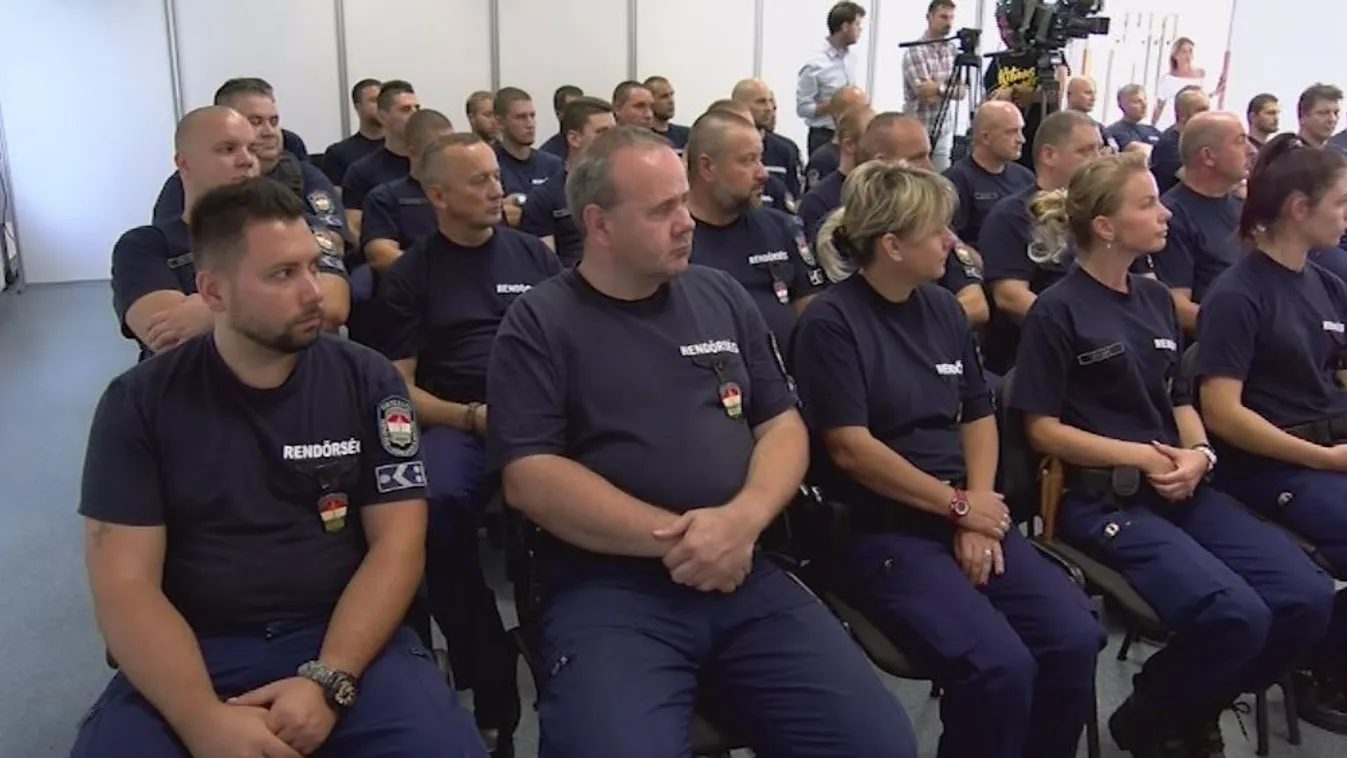Hazaértek az embercsempészet ellen küzdő magyar rendőrök