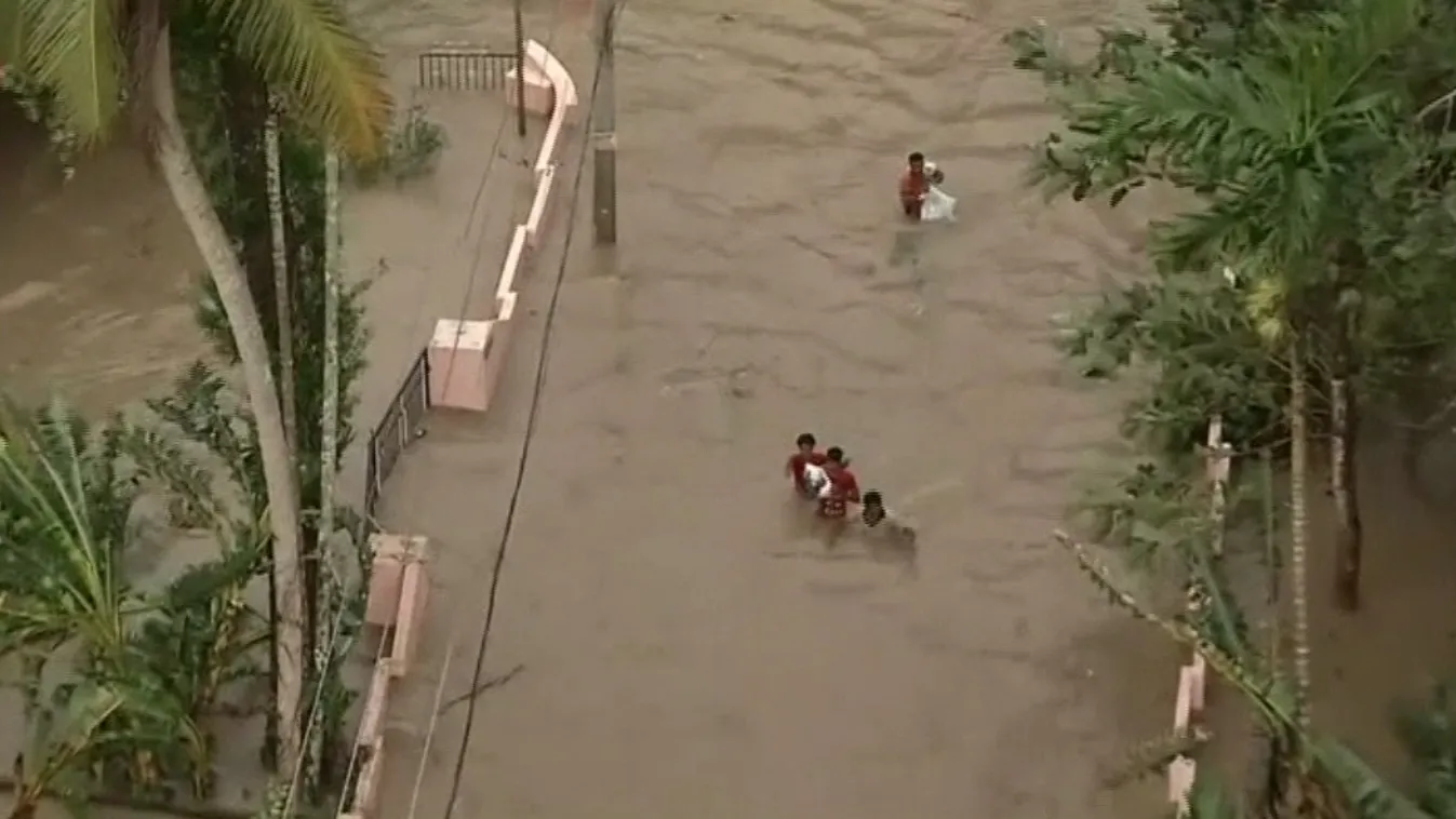 Ahogy az esőzések alábbhagytak, felszálltak a helikopterek