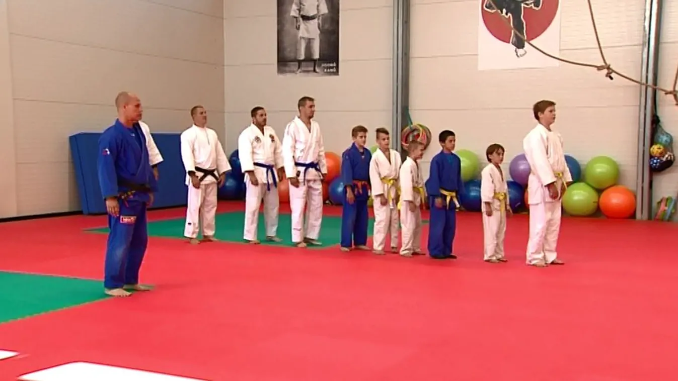 Nagyot lépett egy család, 200 gyereknek adnak edzéslehetőséget