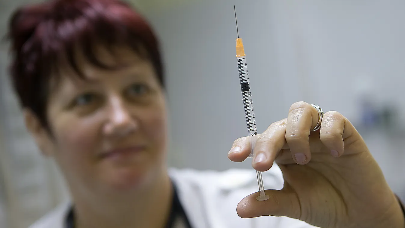 Hullottak a fejek a vakcinabotrány miatt