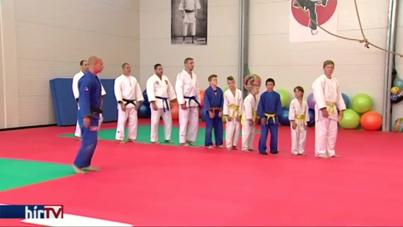 Nagyot lépett egy család, 200 gyereknek adnak edzéslehetőséget