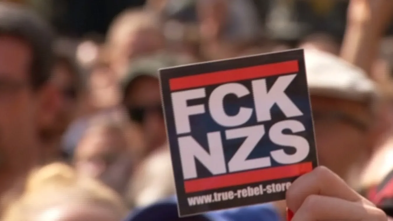 Seehofer jobbról előzné a radikális AfD-t