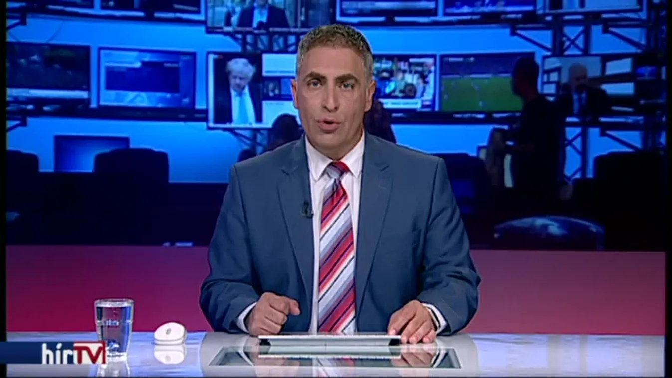 Árokba hajtott egy busz az M1-esen, 14-en sérültek meg