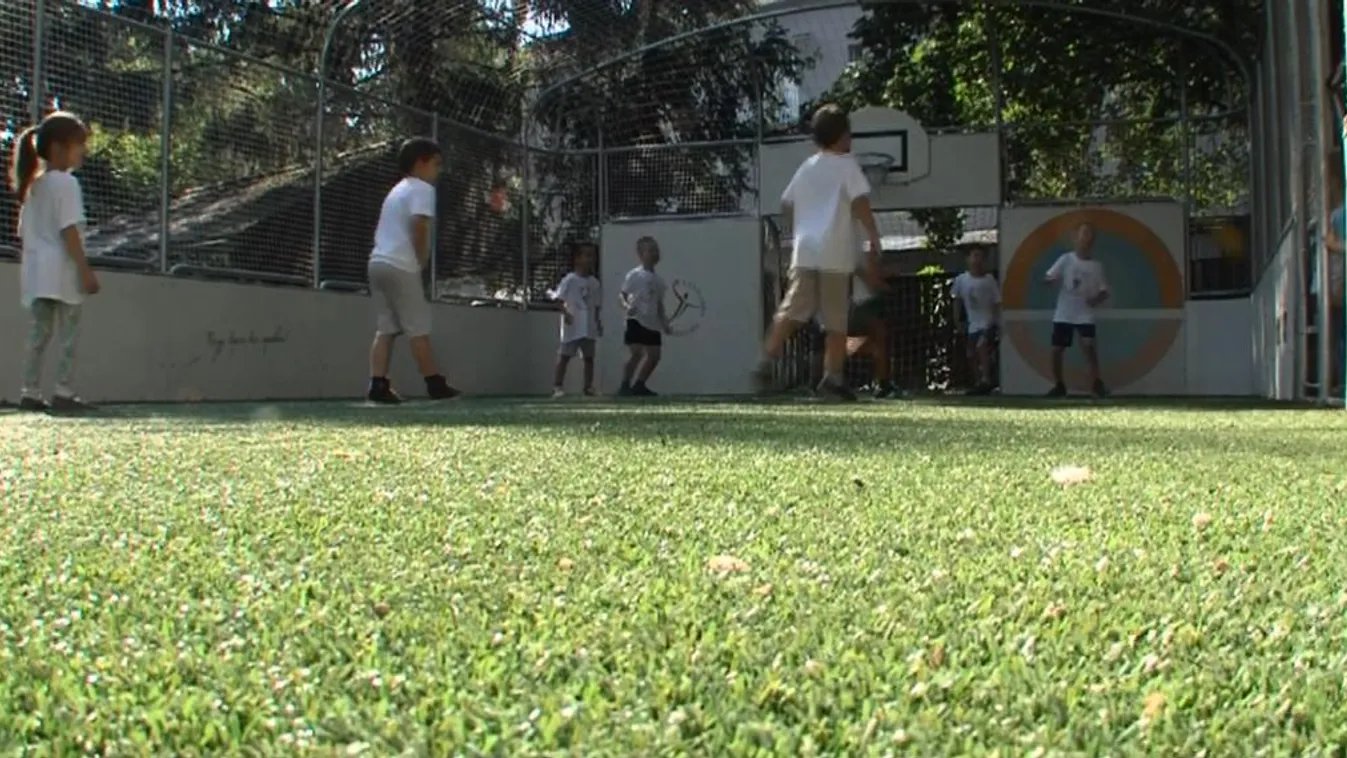 Sportpályát avattak Pécsett