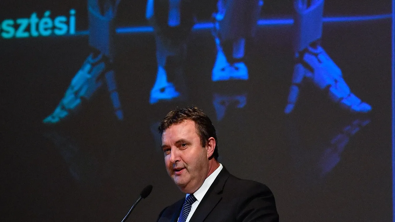 Palkovics újragondolná az akadémiai kutatóintézet státuszát is