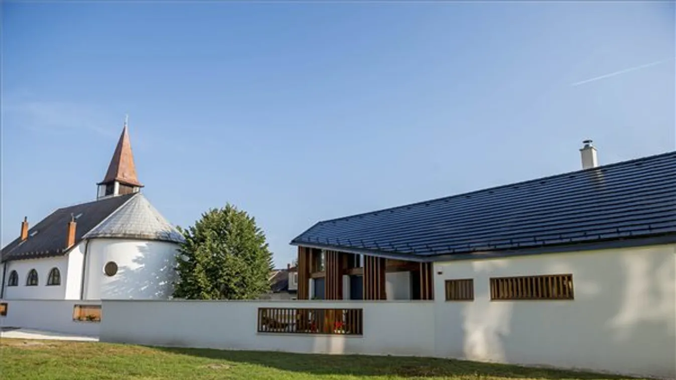 Felszentelték a Dorogi Református Egyházközség új gyülekezeti házát