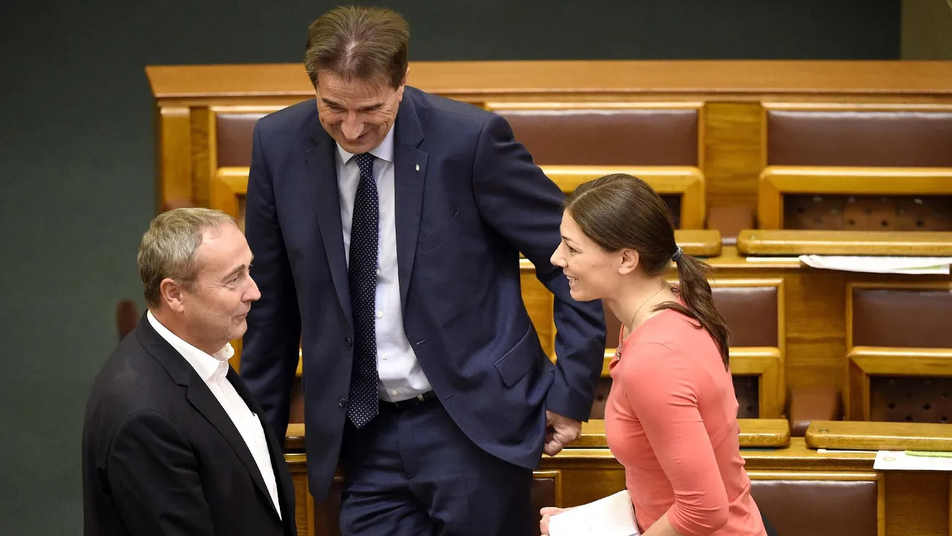 Napirend előtt kérték számon a kormányt a parlamentben