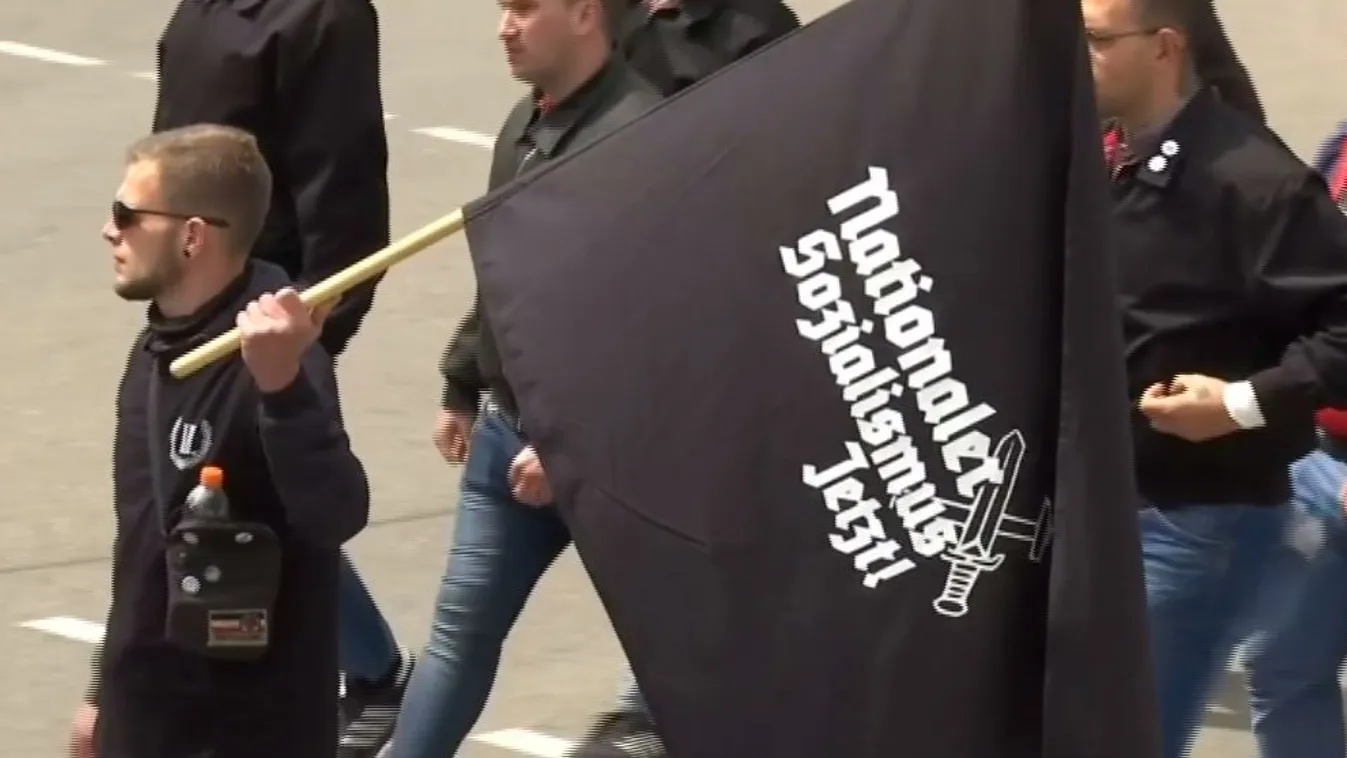 Náci karlendítés miatt ítéltek el egy chemnitzi tüntetőt