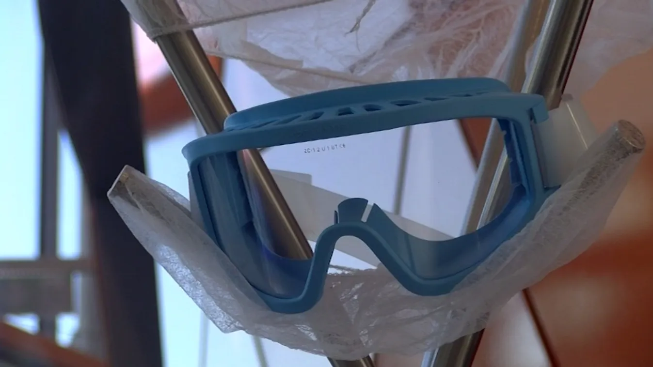 Robotépítés, éjszakai túra és alkatrész-simogató