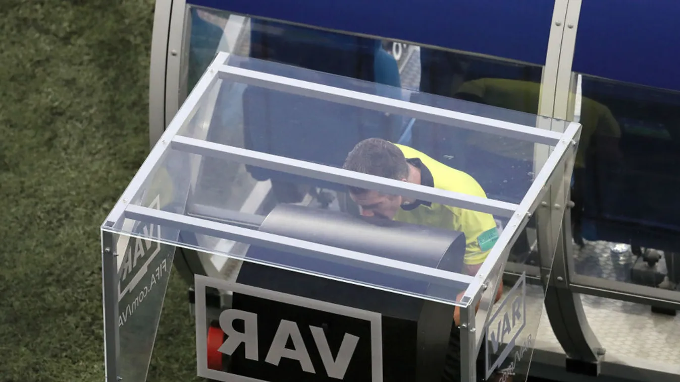 Jövőre jön a videóbíró a BL-ben