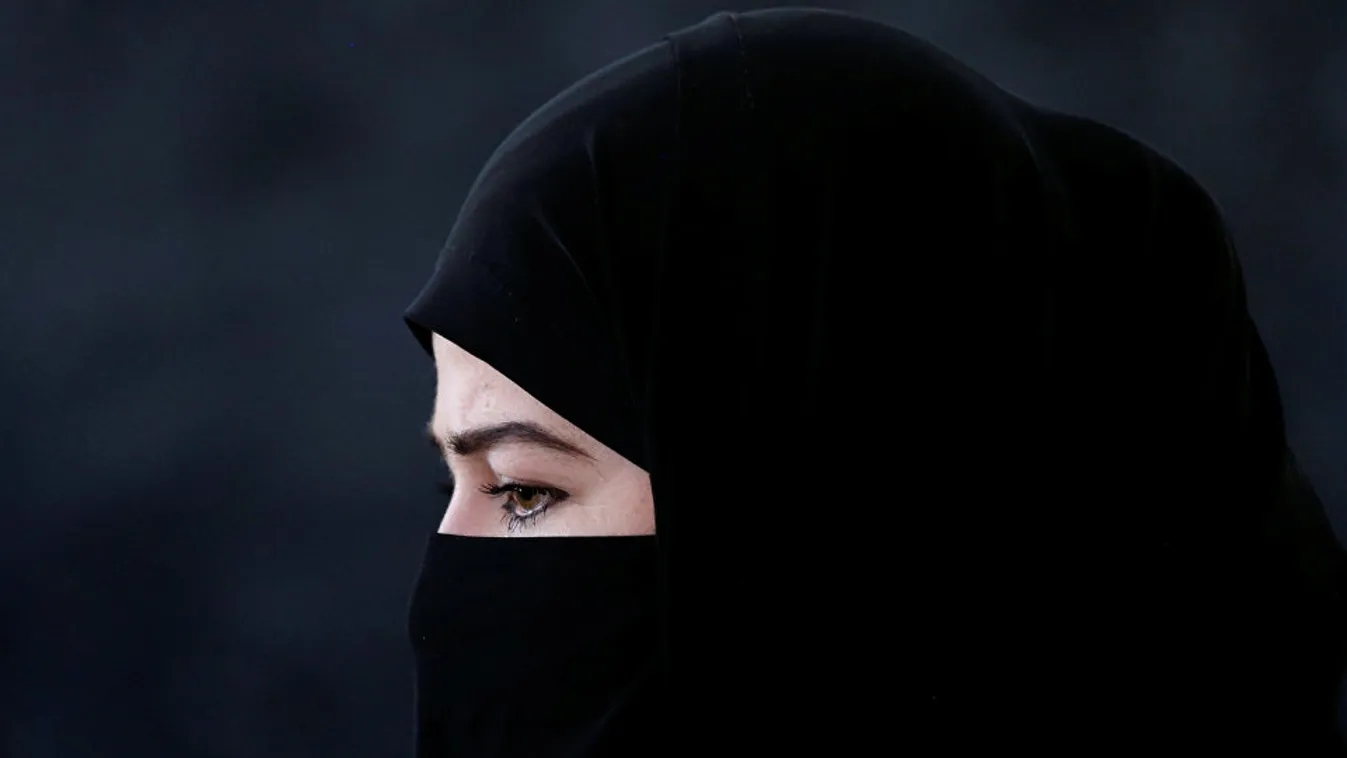 Betiltják a svájci Sankt Gallenben a nikábot és a burkát