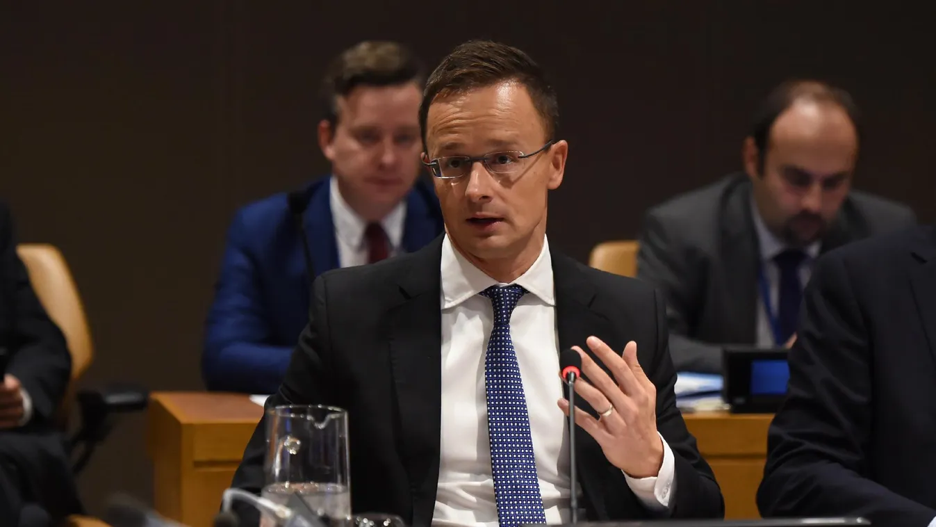 Szijjártó: Hiába zsarolnak minket, mi kitartunk!