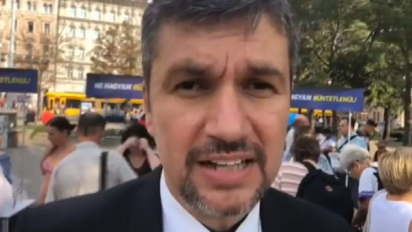 Egymillió szignóra hajt Hadházy Ákos