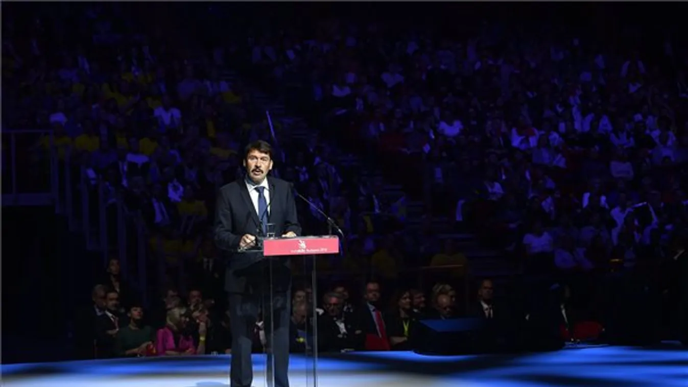 Áder: A jó mesterembernek az egész világ a hazája