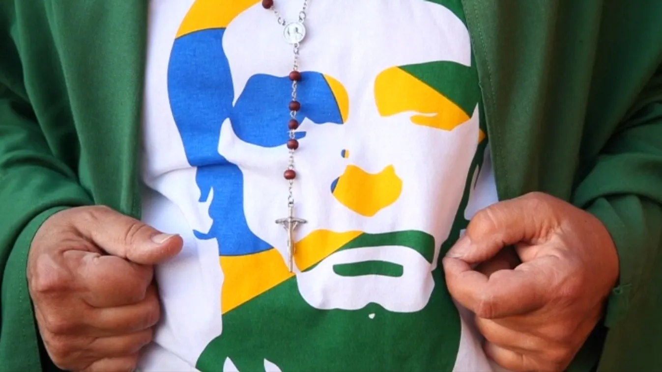 Videón a brazil elnökjelölt elleni késes támadás