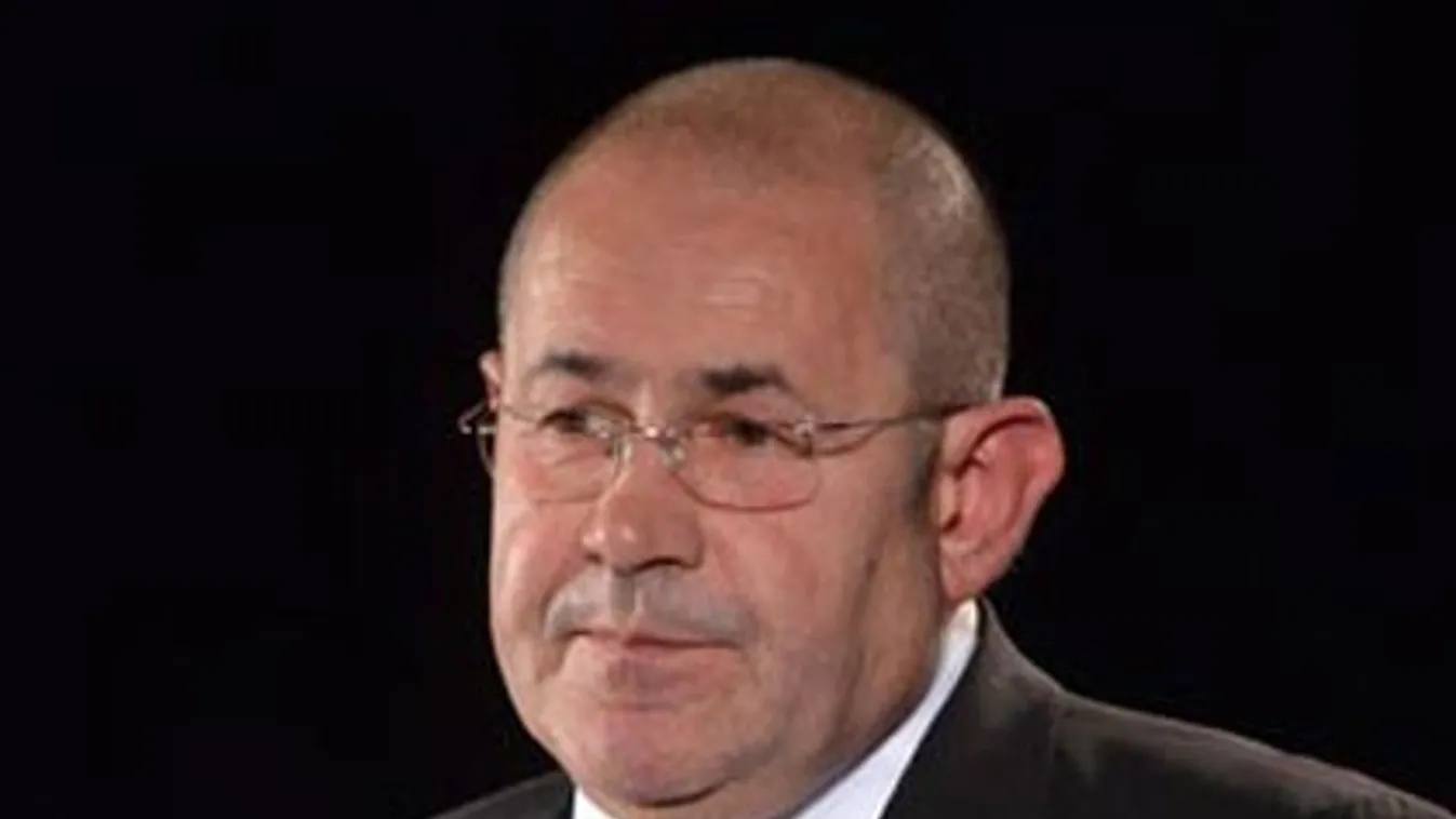 Pásztor: Vannak pillanatok, amikor kötelező a haza és a nemzet mellé állni