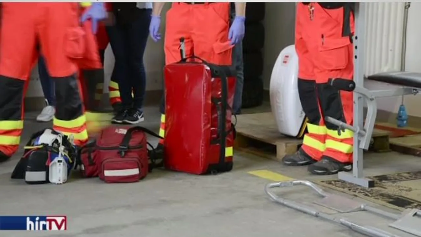 Életmentő gépet kaptak az ajkai mentősök