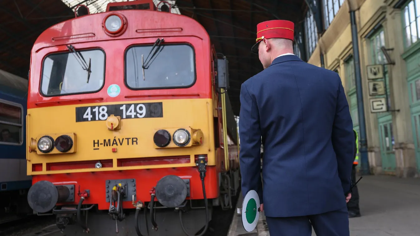 Sínen a MÁV: több az utas