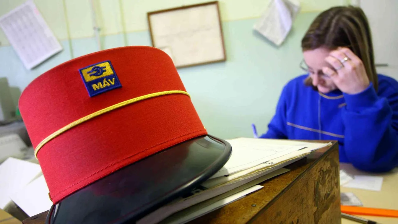 Béremelést követelnek a vasutasok