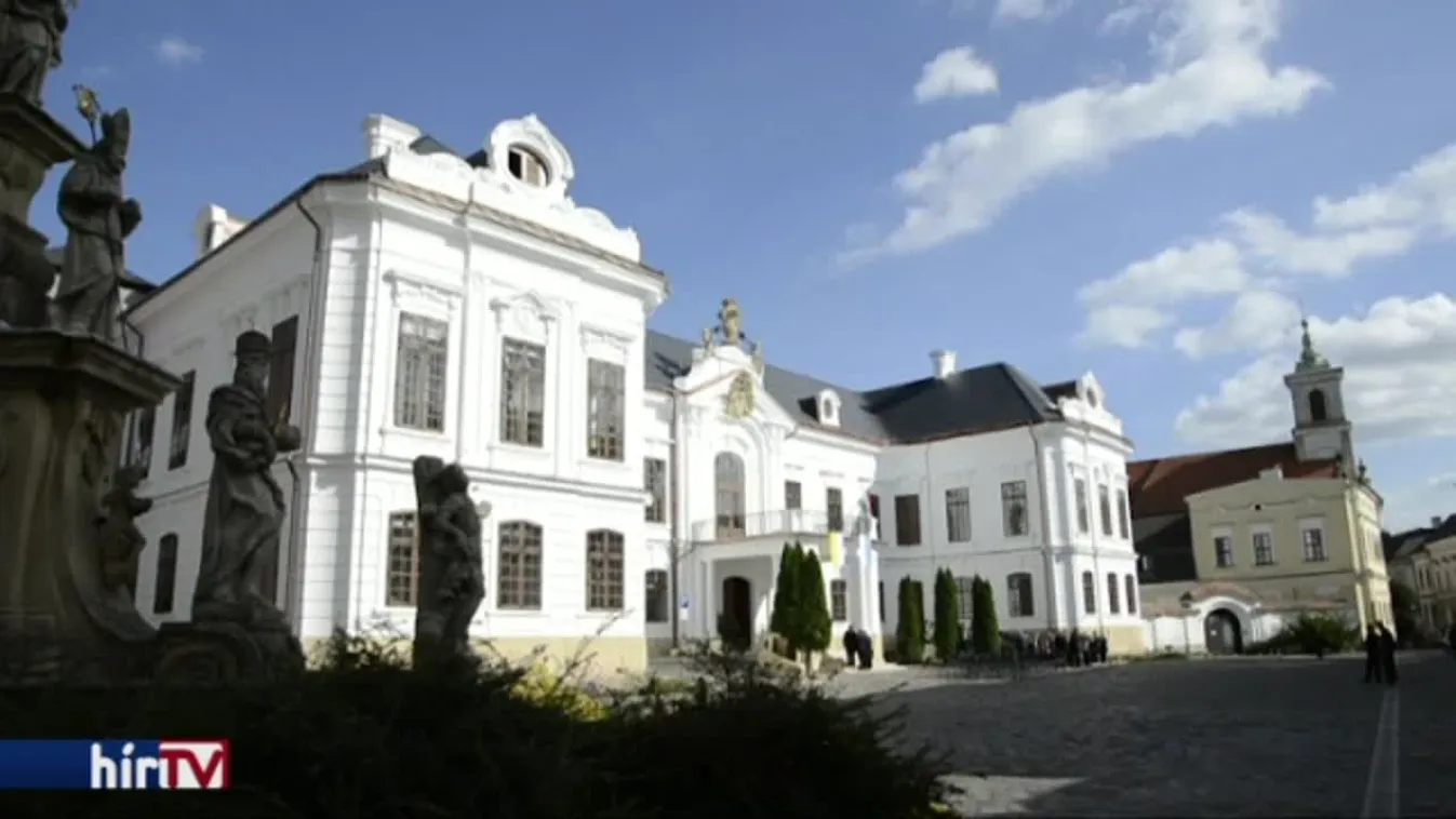 Régi pompájában ragyog az érseki palota