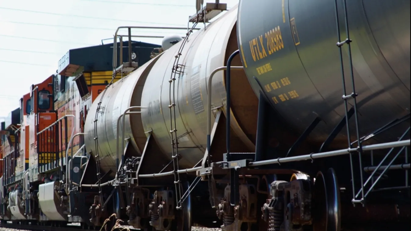 Sósav szivárogott egy tehervagonból