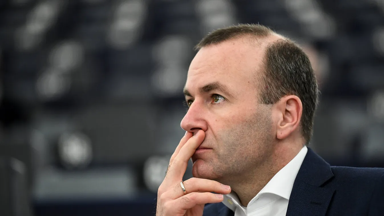 Manfred Weber felé billenhet a mérleg nyelve