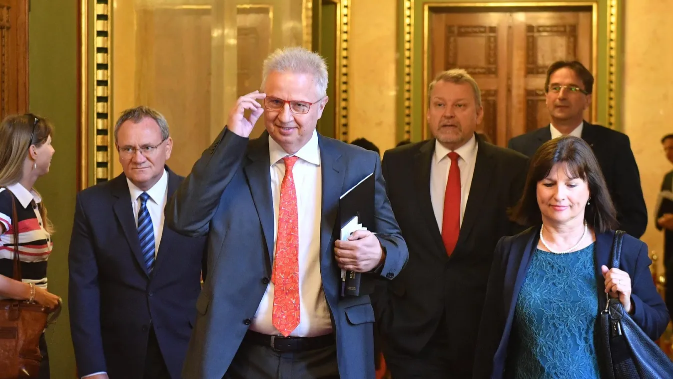 Trócsányi: Október közepéig beadja keresetét a kormány