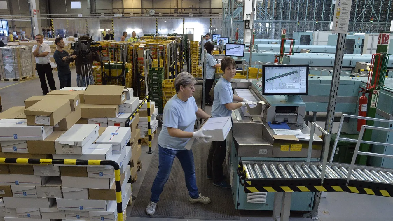 Csomagok éjjel-nappal: bővít a Posta