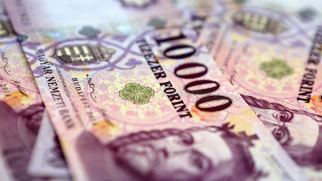 Enyhe gyengüléssel kezdte a keddet a forint