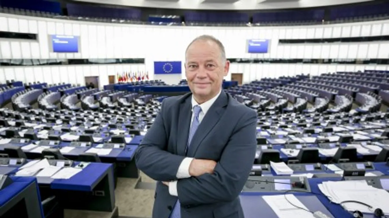 Áfacsökkentést szorgalmaz Szanyi Tibor