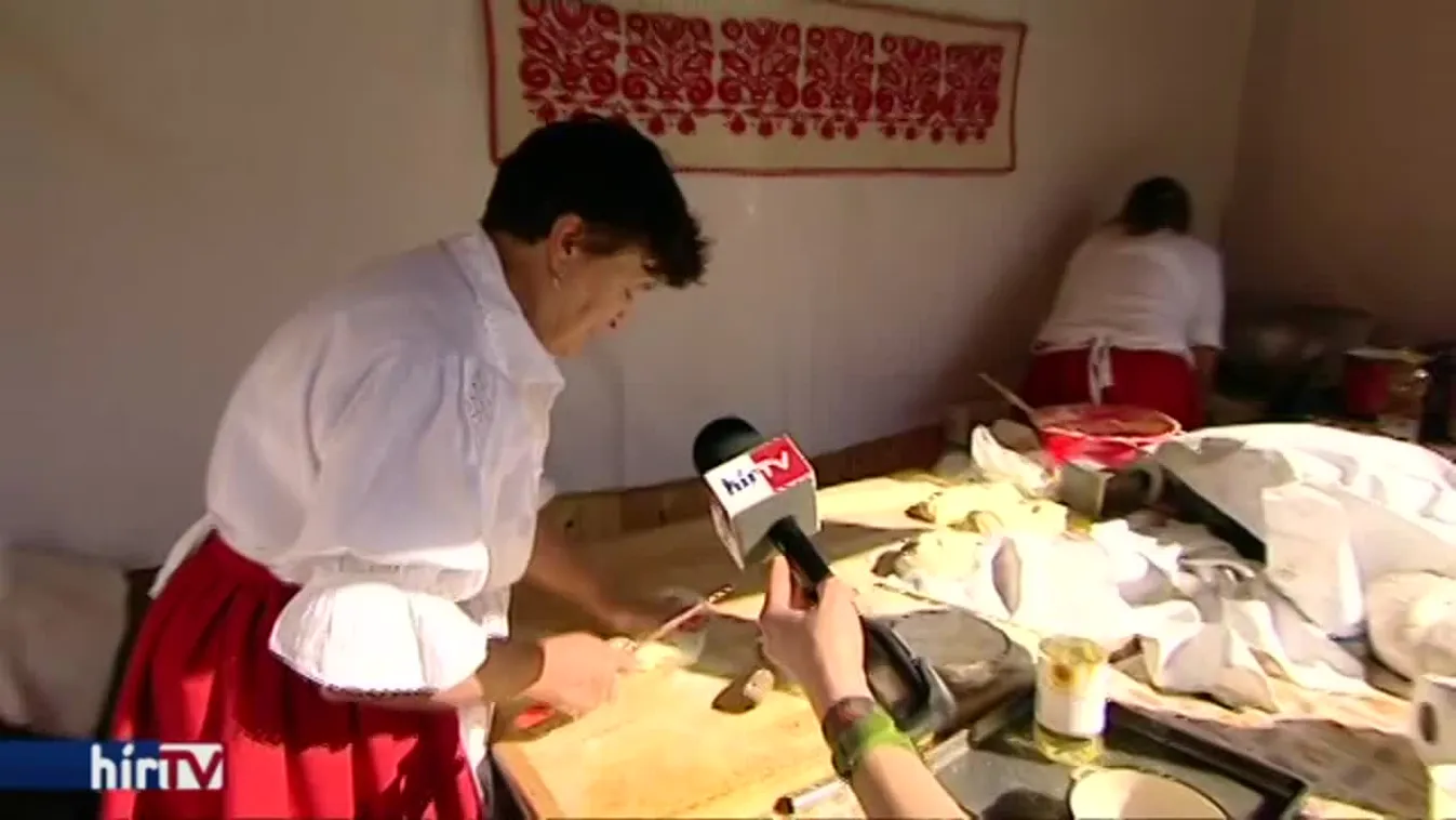 Kürtőskalácsot, kolbászt és káposztát is kóstolhattak a látogatók