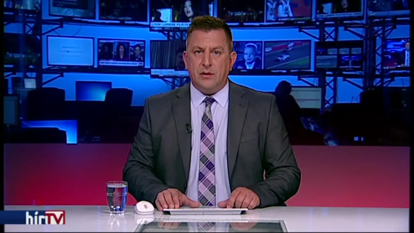 Leslie tombol a partokon