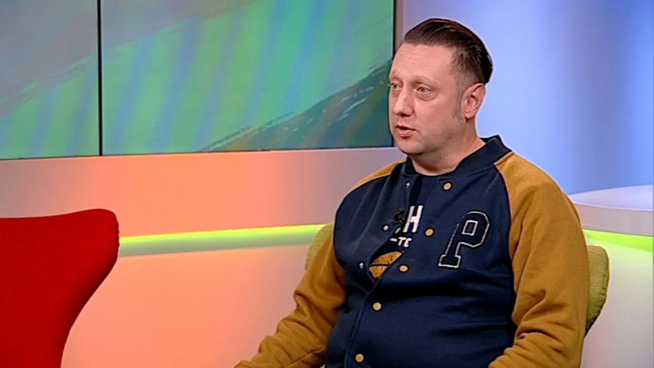 Elvis él, és Budapesten koncertezik