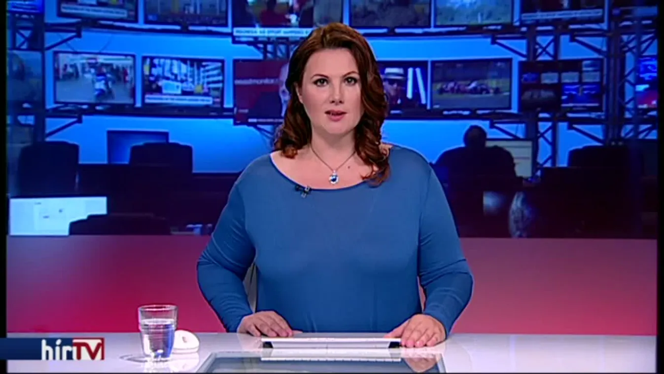 Autó-visszapillantókat rugdosott le