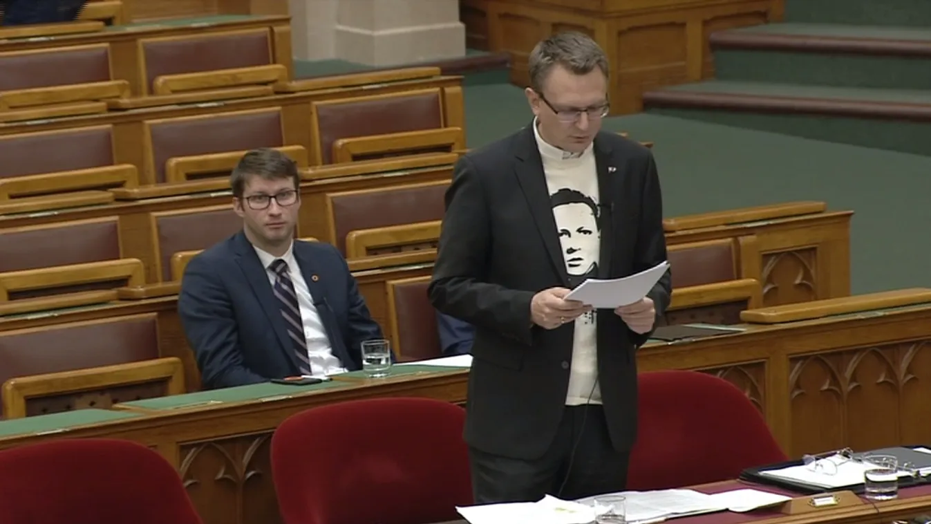 Az oktatásról vitázott a kormány és az ellenzék a parlamentben