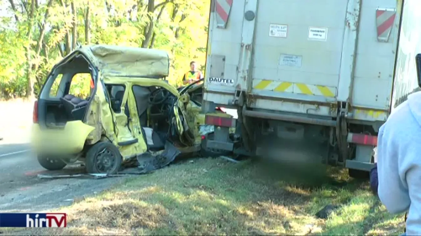 Kamion és személyautó ütközött, ketten meghaltak