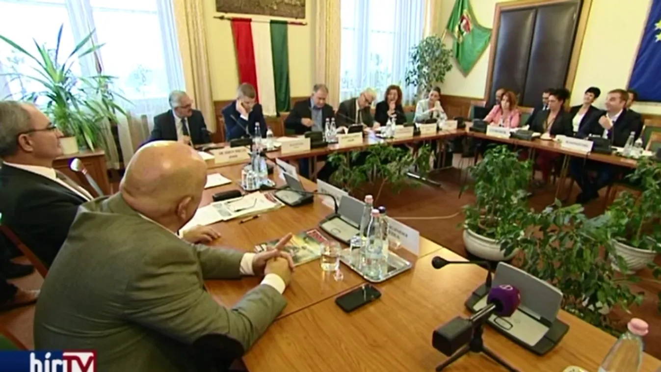 Még négy évig járhat pénz a túlórák után a rendvédelmiseknél